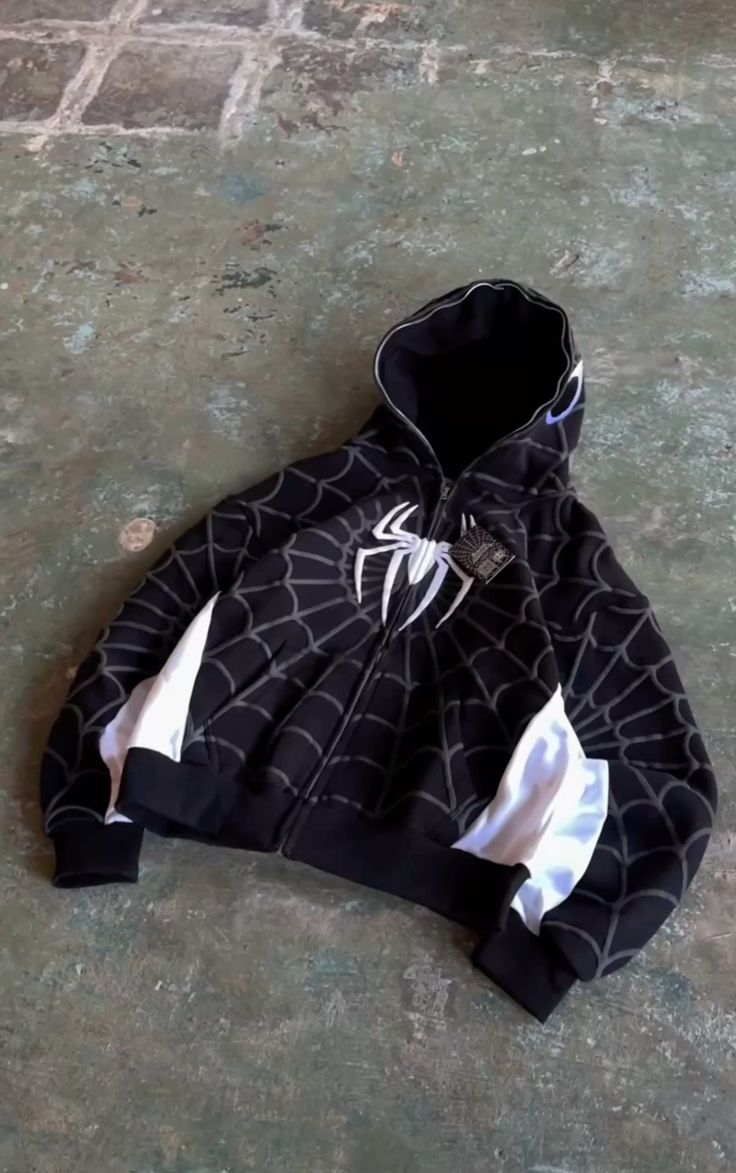 Spider Web Graphic Zip Hoodie – Unisex Oversized Streetwear Superhero Hoodie